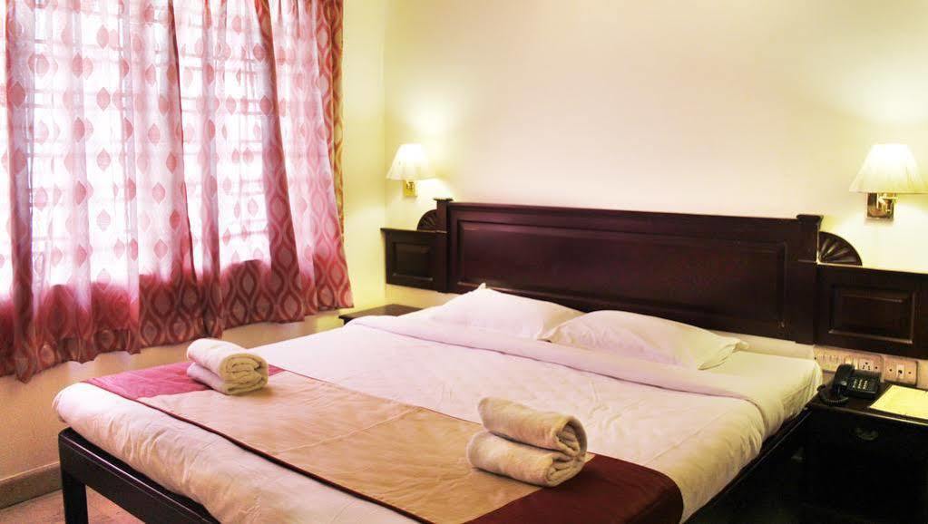 Hotel Archana Inn Kochi Kültér fotó