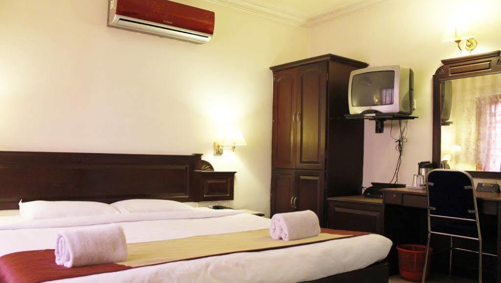 Hotel Archana Inn Kochi Kültér fotó