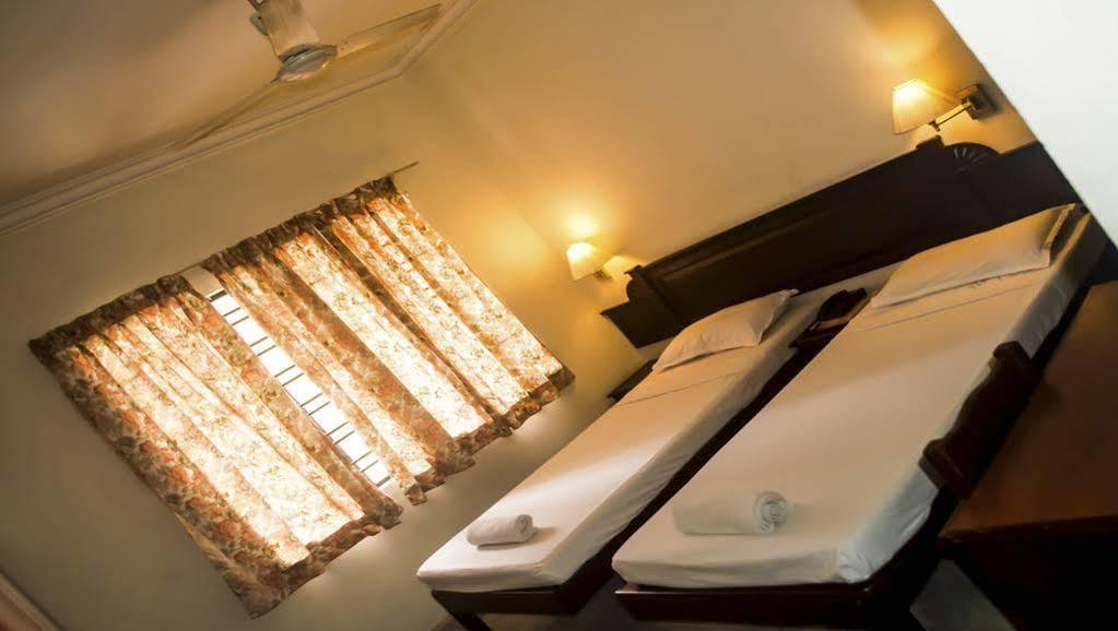 Hotel Archana Inn Kochi Kültér fotó