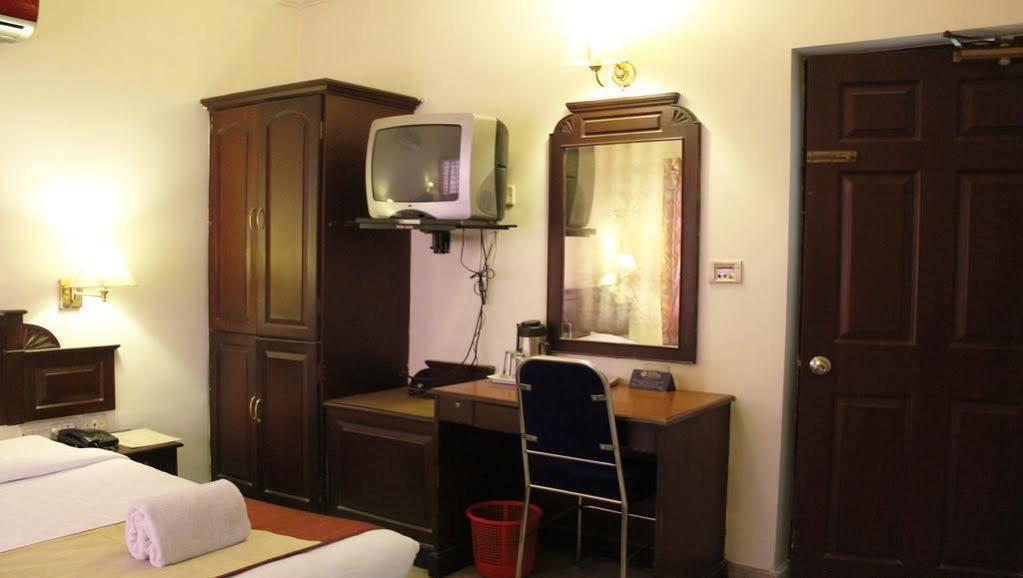 Hotel Archana Inn Kochi Kültér fotó